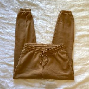 Aritzia TNA Cozy Fleece Perfect Sweatpant in Tobacco Brown